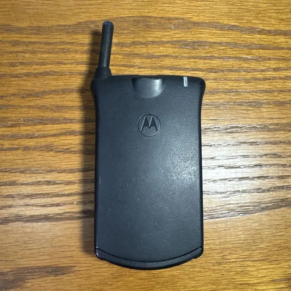StarTAC 3000 Motorola Flip Phone In Box Charger Clip  Collectible